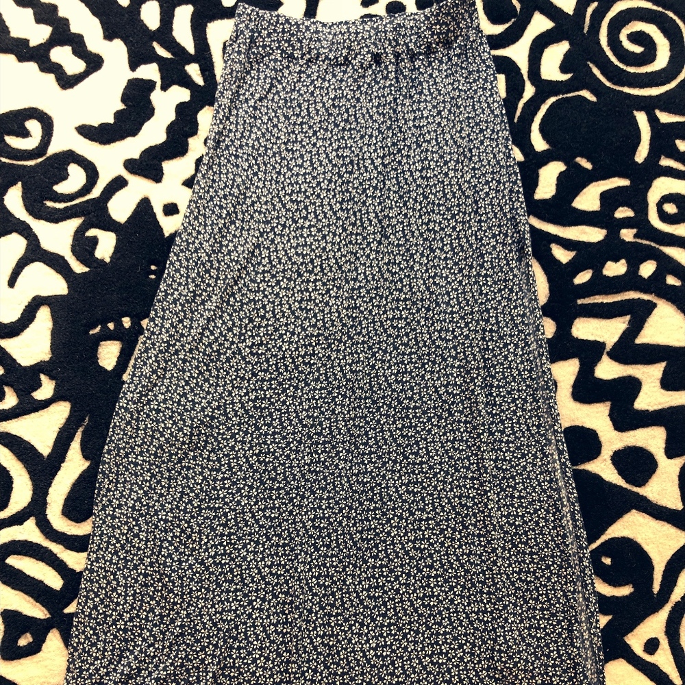 Floral maxi skirt w/ slit in the side "Blue/white"